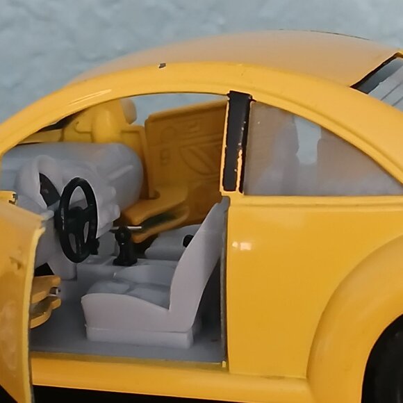 KINSMART VOLKSWAGON NEW BEETLE YELLOW SCALE 1/32 - Picture 6 of 8